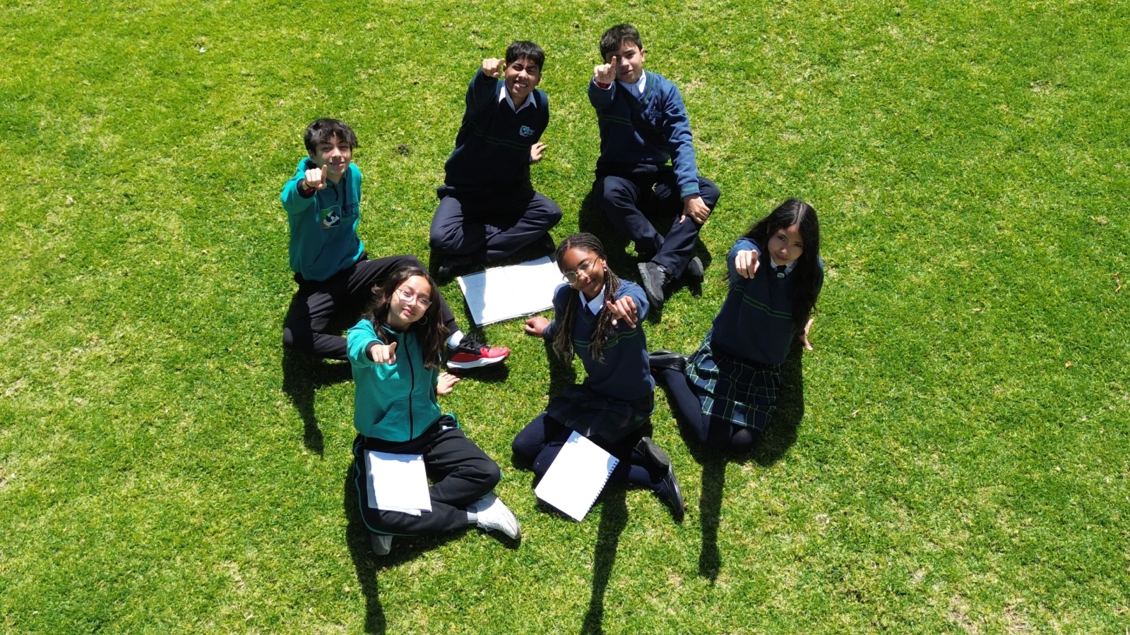 Estudiantes de Bachillerato de Planeta Azul School